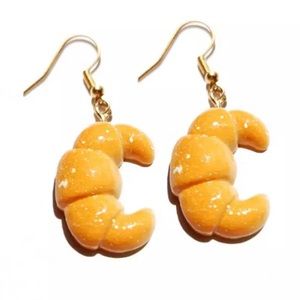 Croissant Earrings 🥐